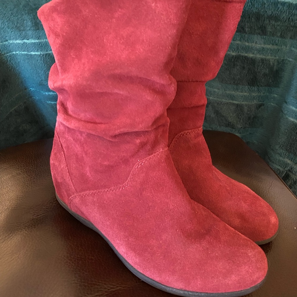 Beautiful red shade boots